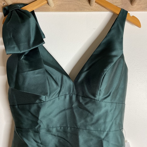 ALFRED SUNG V Neck/Back Trumpet Satin Shoulder Bow Evergreen Maxi Dress NWT 8 - Picture 5 of 10